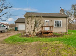 1343 Peppermill Rd, Lapeer, MI 48446