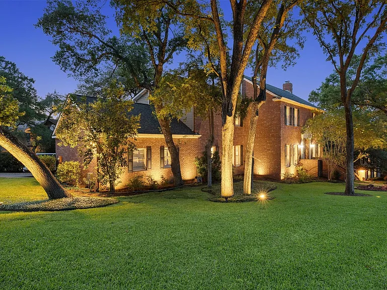2922 Thousand Oaks Dr — Photo 2