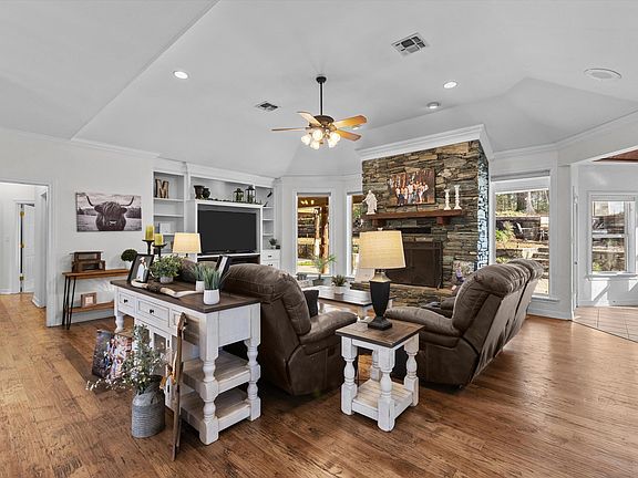 5th image of 102 Kerwood Pl