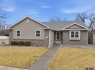 1823 SW 38th St, Lincoln, NE 68522