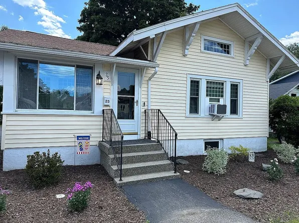 25 Summit St, Old Orchard Beach, ME 04064