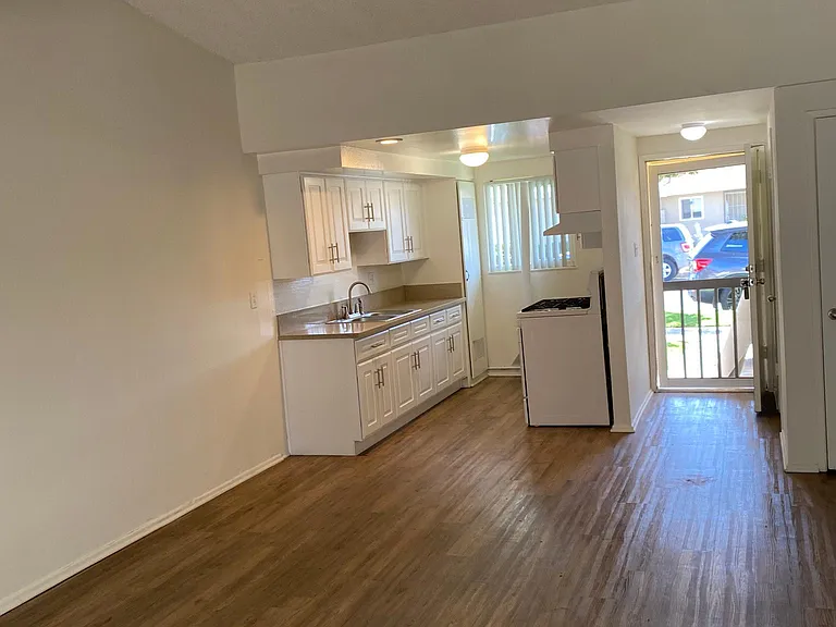 1825 W Maple Ave #1825 — Photo 12