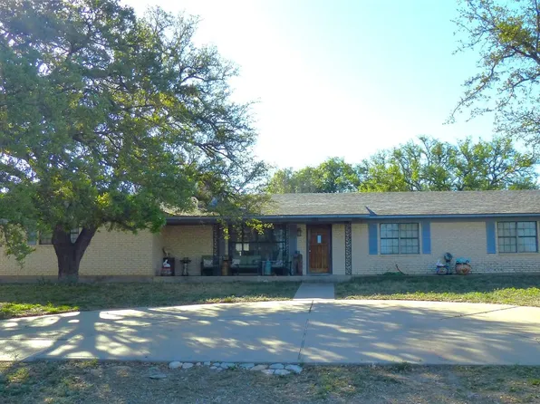 101 Hardin Jones St, Brady, TX 76825