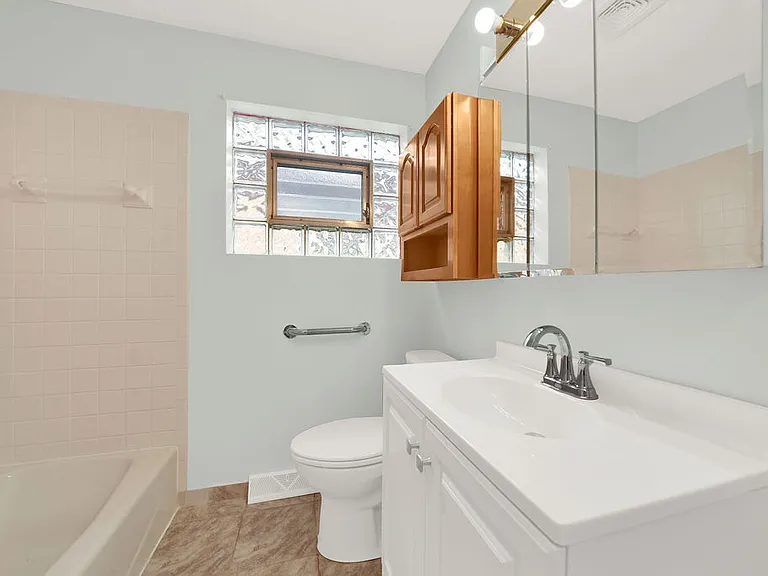 6354 S Austin Ave — Photo 8