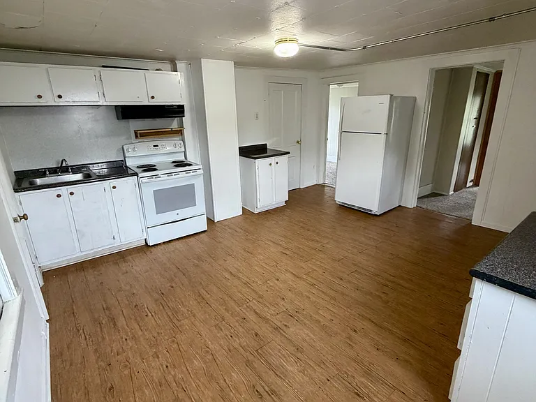 255 Rochester St — Photo 3