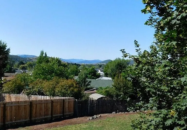 380 Corona Loop Rd — Photo 4