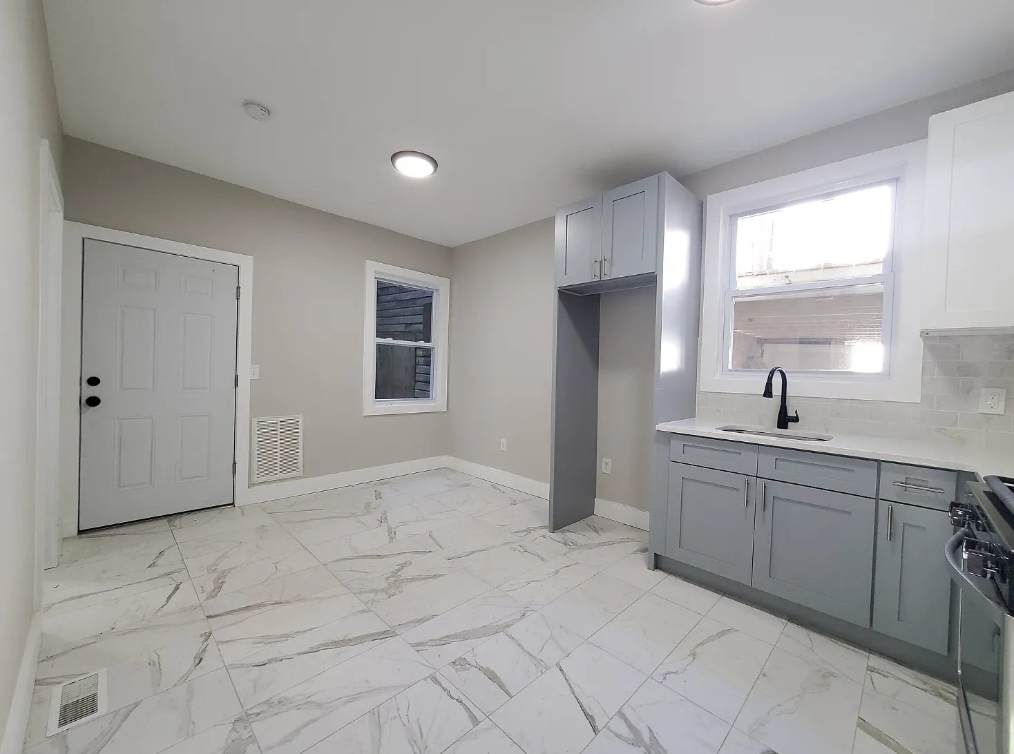 3 bed, 1200 sqft, $2,249 — Photo 3