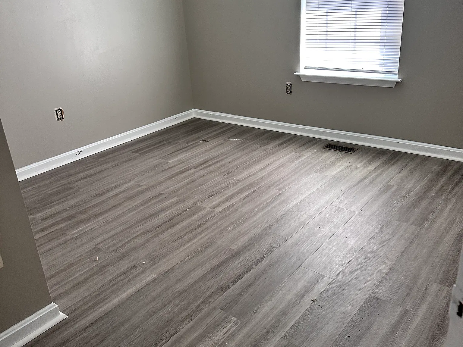 1301 Kings Crest Dr — Photo 1