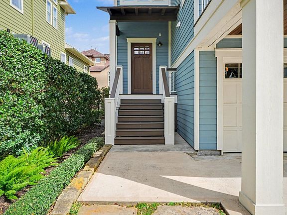 2nd image of 131 Queen Rd