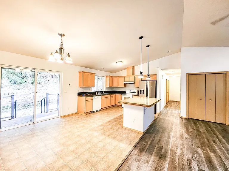 23115 Alder Dr — Photo 4