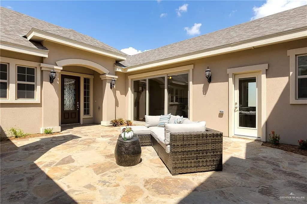 5 bed, 5.0 bath, 2730 sqft, $3,300 — Photo 2