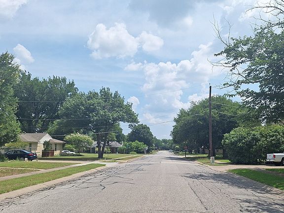 4th image of 1805 Melody Ln