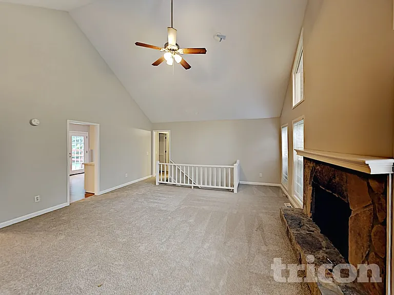 4930 Heritage Valley Dr — Photo 2