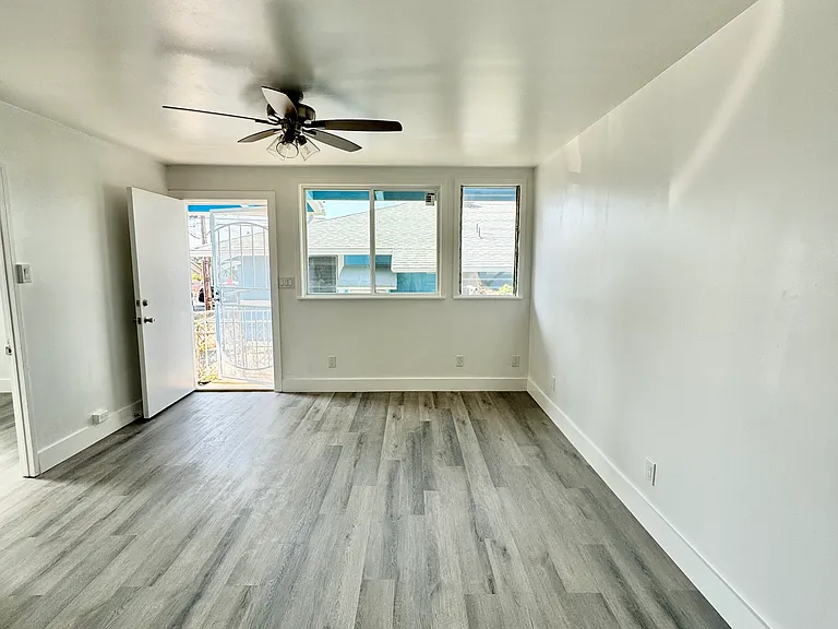 3528 Salt Lake Blvd #A — Photo 3