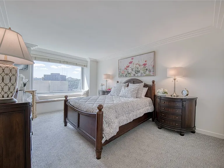 320 Fort Duquesne Blvd #26N — Photo 25