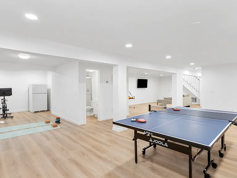 37 School St — Photo 11