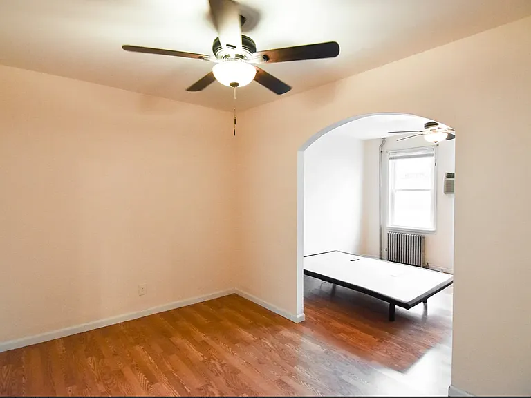 370 Graham Ave #1 — Photo 2