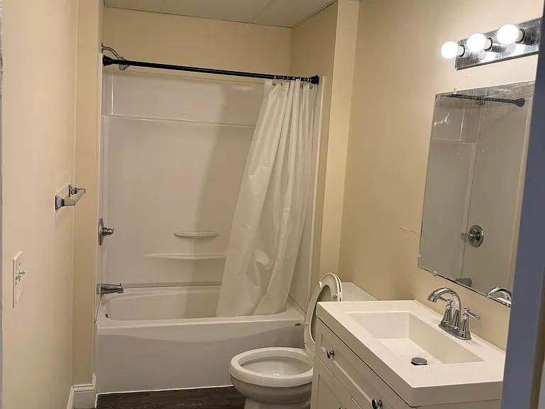 242 Fort Pleasant Ave #2L — Photo 3