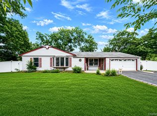 10 Saddle Hill Rd, Coram, NY 11727
