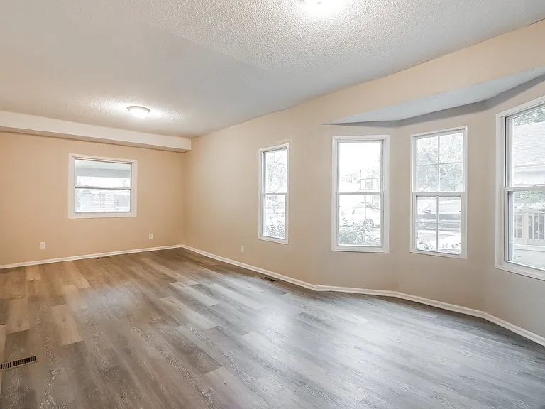 686353_018_living_room_13274093.jpg