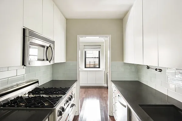 Sold by Warburg | media 23