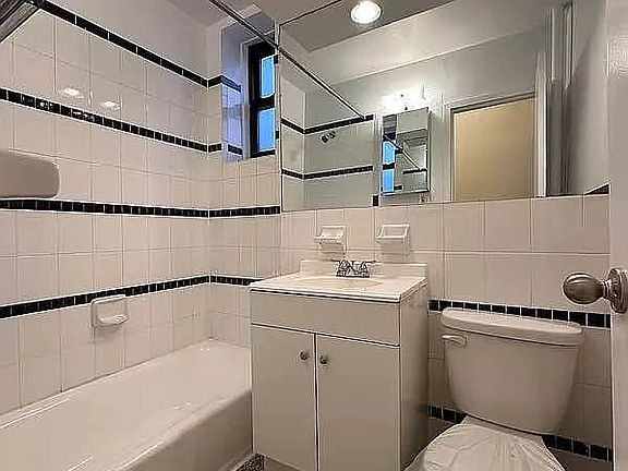 5th image of 436 E 89th St APT 2B