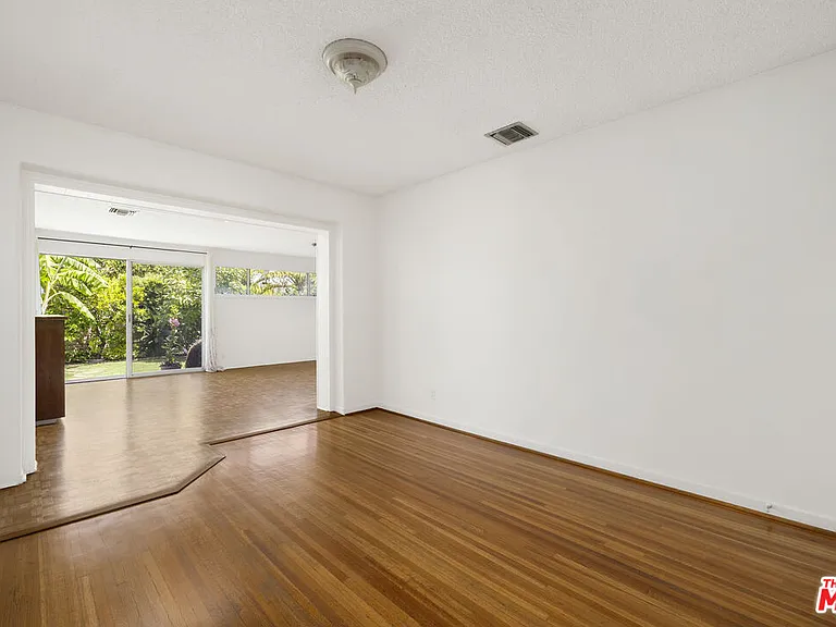 256 S La Peer Dr — Photo 4