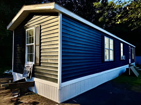28 Finch Dr, Chicopee, MA 01020