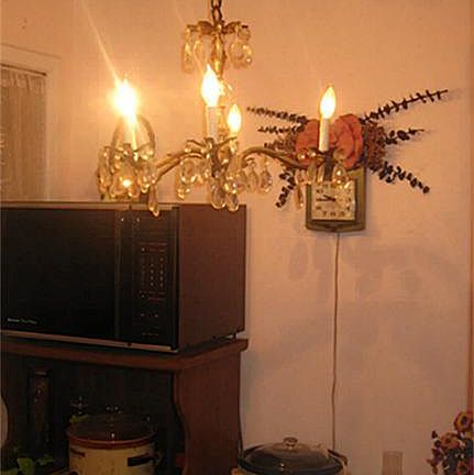  Breakfast area. Could also be a nice little computer niche