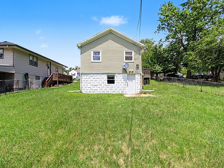 3325 Jefferson St — Photo 14