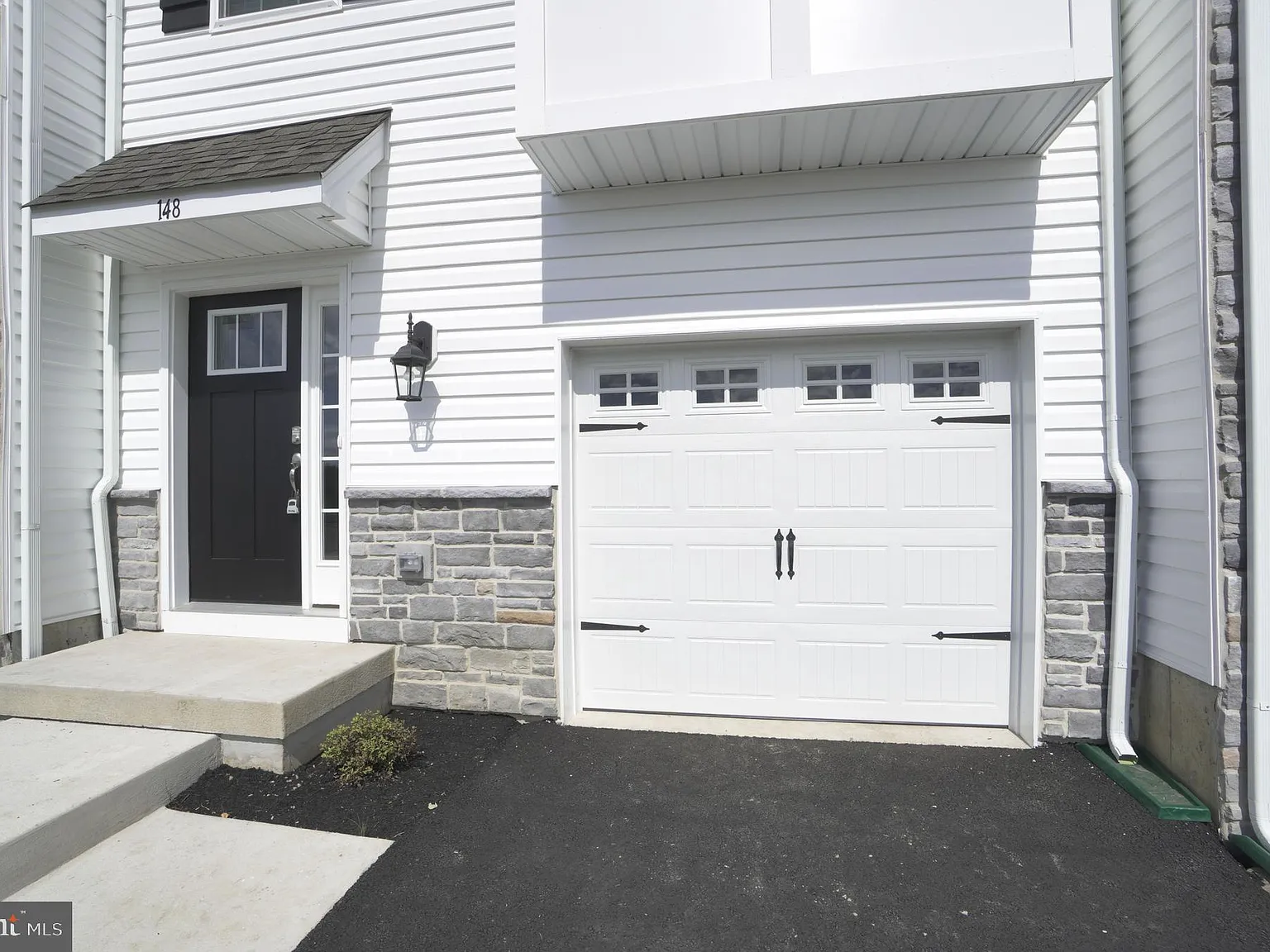 3 bed, 2.5 bath, 2184 sqft, $2,950 — Photo 2