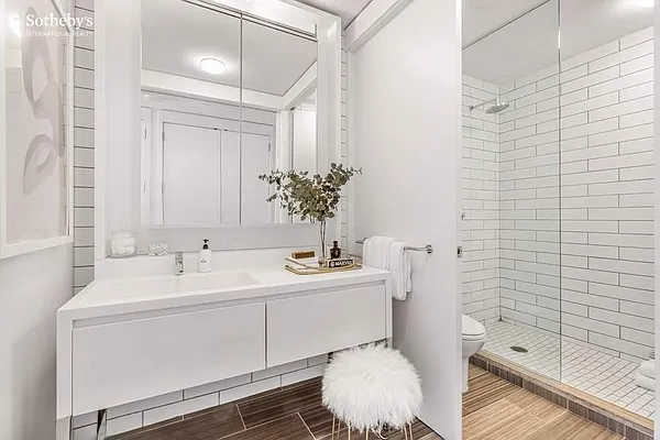 Sold by Sotheby's International Realty | media 9