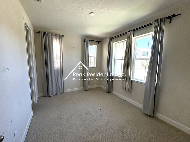 2794 Elderberry St — Photo 9