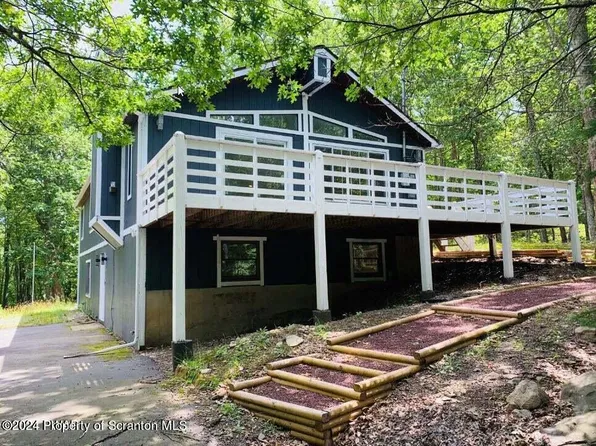 227 Forest Dr, Hawley, PA 18428