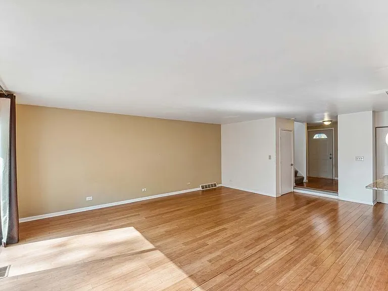 527 Winston Ln — Photo 10