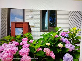 1432 Roxburgh Ave, East Lansing, MI 48823