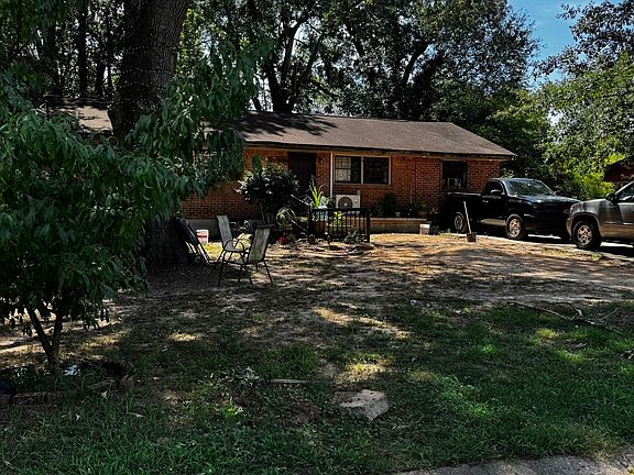 3rd image of 301 Essex Dr