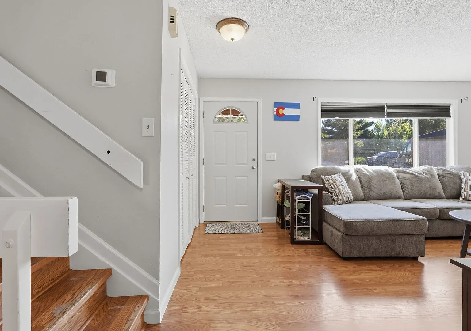 3 bed 2 1/2 bath Tri-level near Downtown Castle Rock! — Photo 2