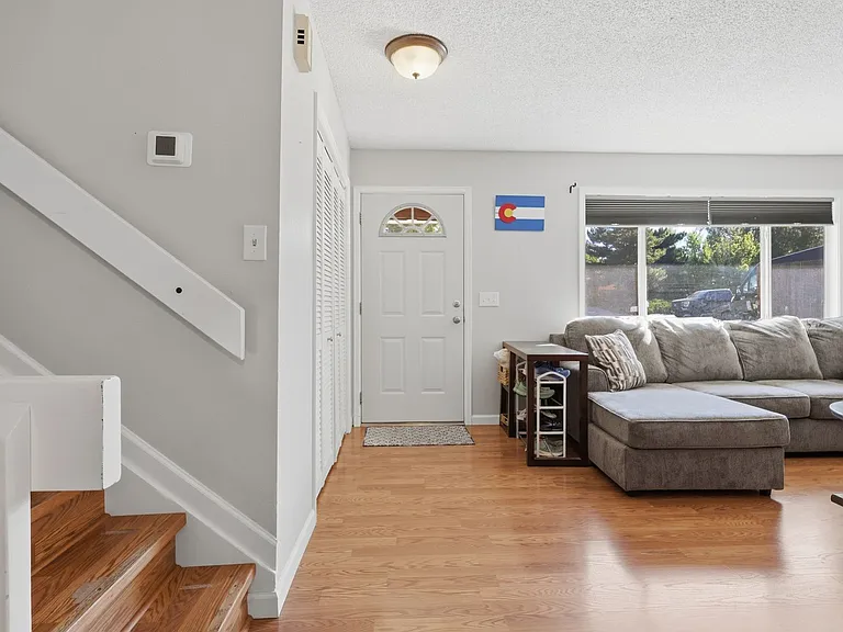 931 Mountain View Dr — Photo 2