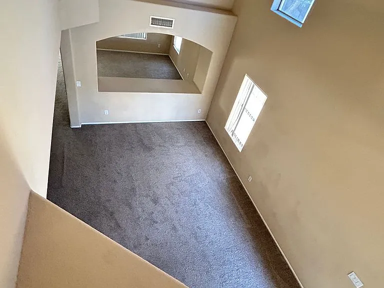 2109 N 109th Ave — Photo 16
