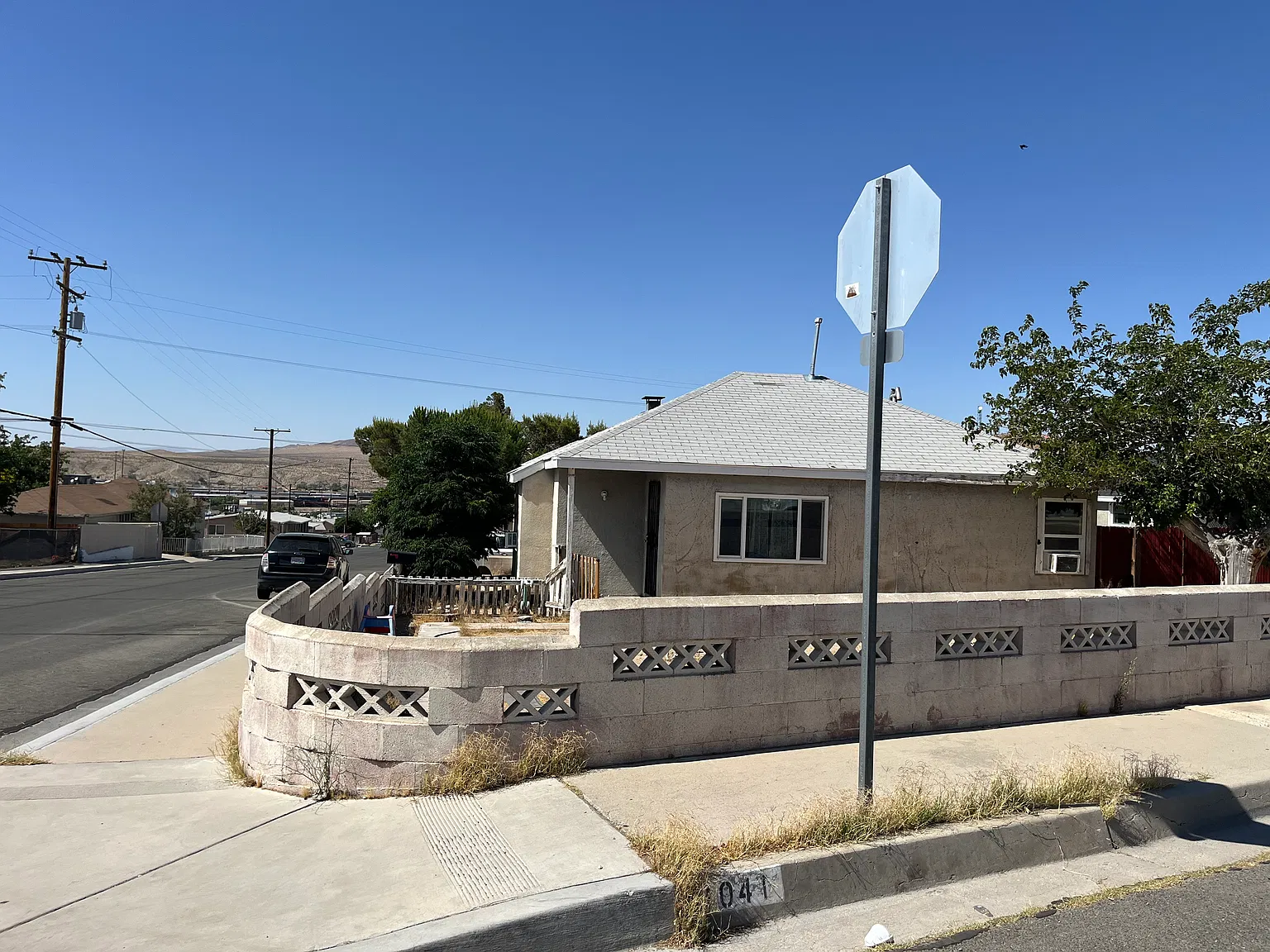 1041 Flora Ave — Photo 3