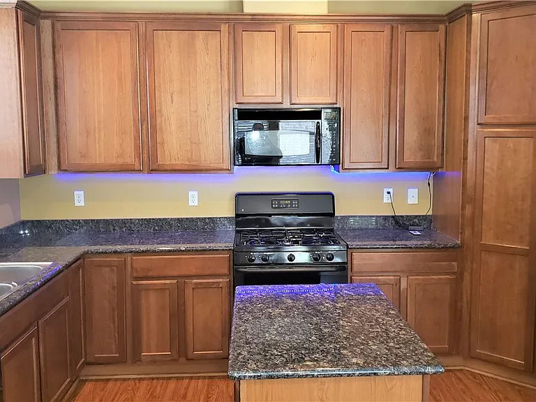 2819 Dunnottar Ave — Photo 8