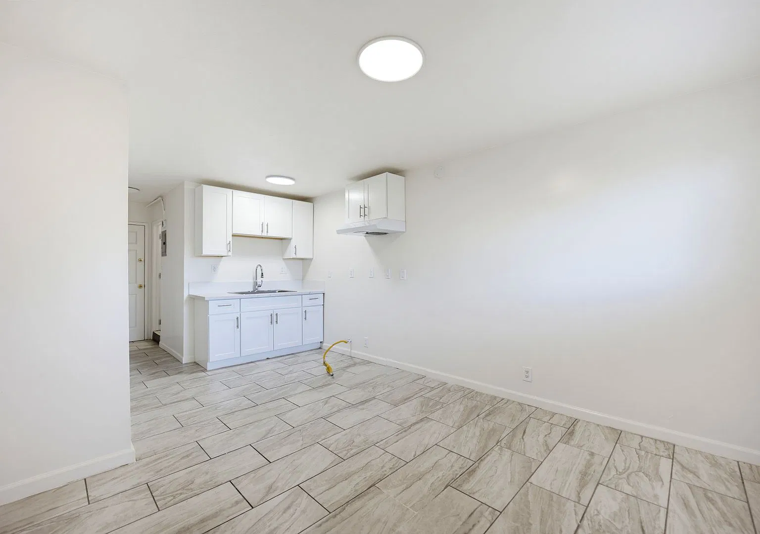 1258 W. 87th — Photo 3