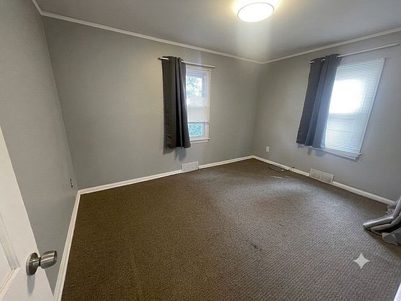 5th image of 2929 Burdette St