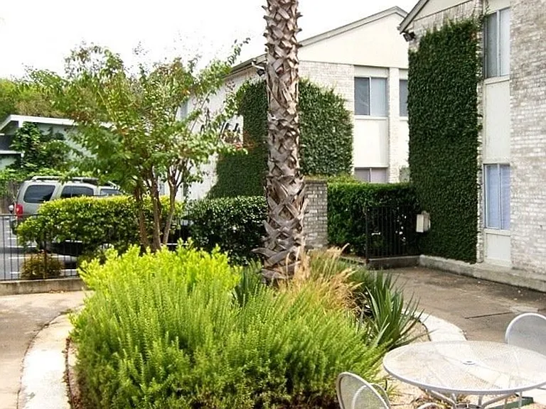 24 Flats Apartments — Photo 16