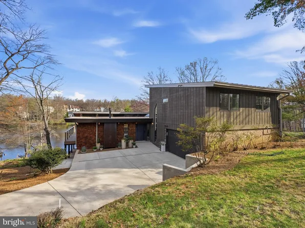 11216 S Shore Rd, Reston, VA 20190