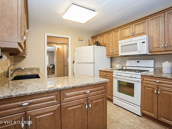 5th image of 110 N Lincoln Ln Unit 1B