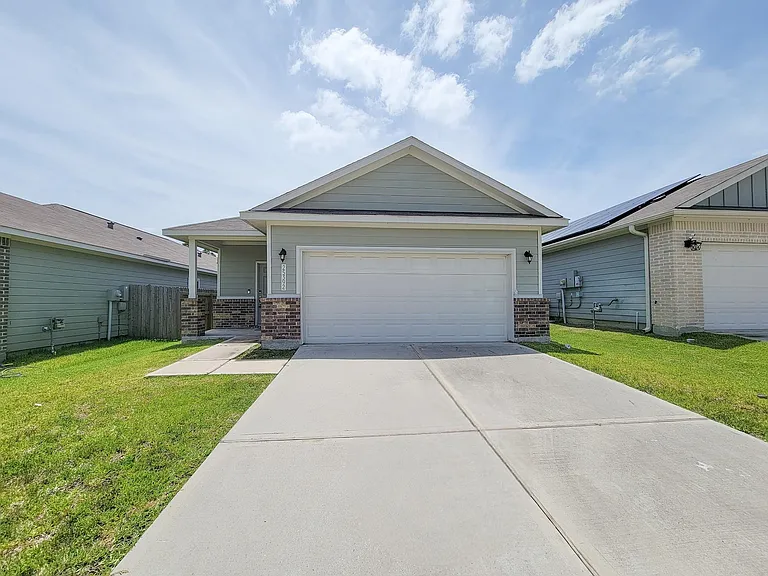 25392 Northpark Lake Dr — Photo 1