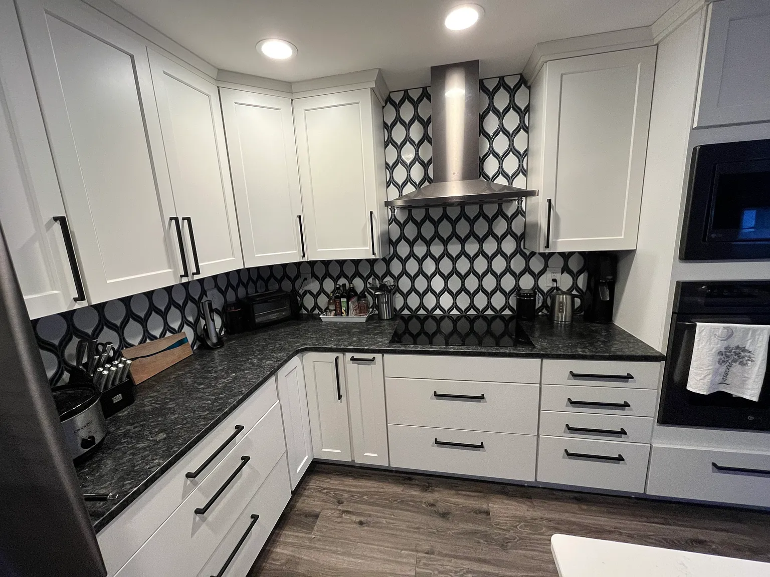4 bed, 2.5 bath, 1900 sqft, $4,500 — Photo 2