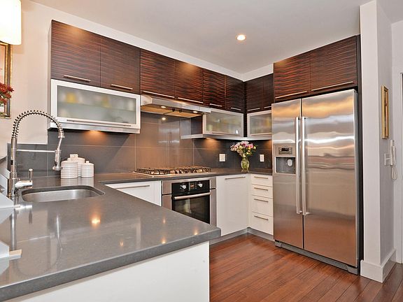 2nd image of 650 Montgomery St #204